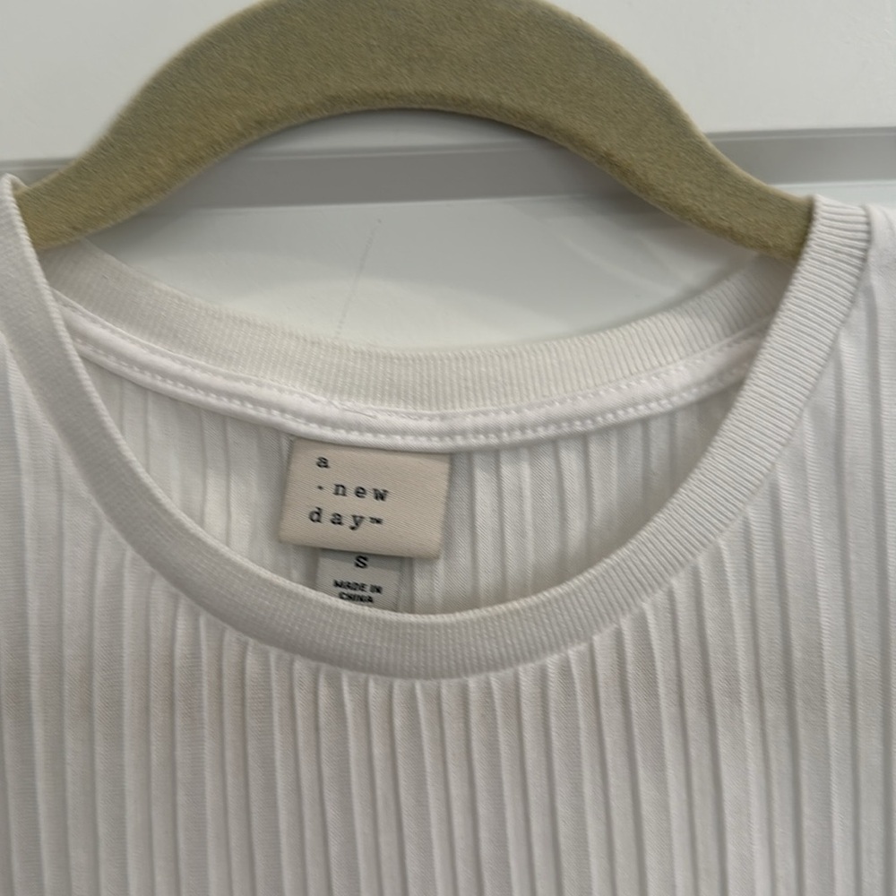 a new day plisse white tank top​​​​​ - Picture 2 of 3